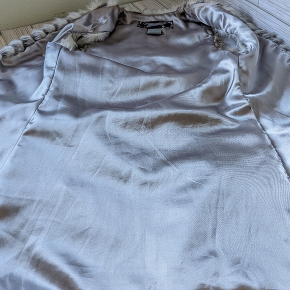 Daytrip Open Front Faux Fur Vest In Gray Black and White Size XS - Picture 8 of 15